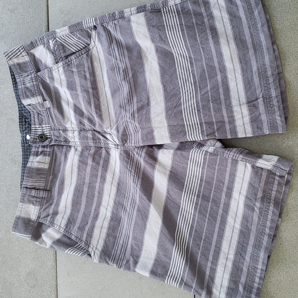 Grey Striped Lululemon Shorts Size 34